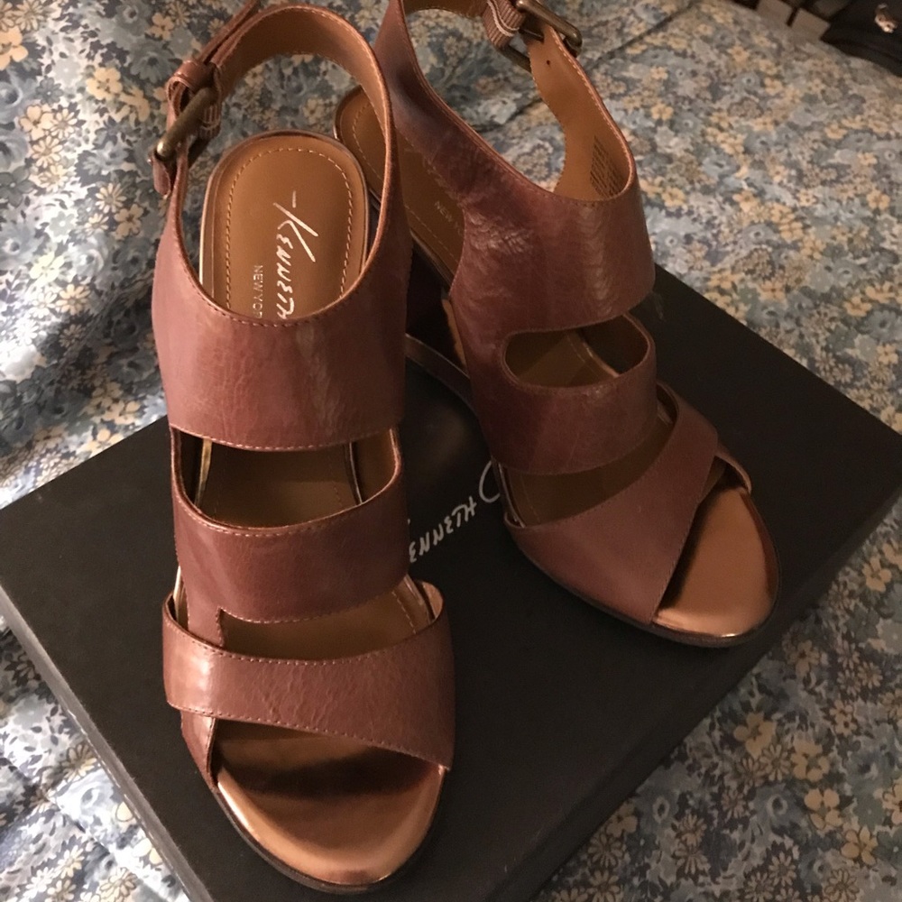 Kenneth Cole cute sandals